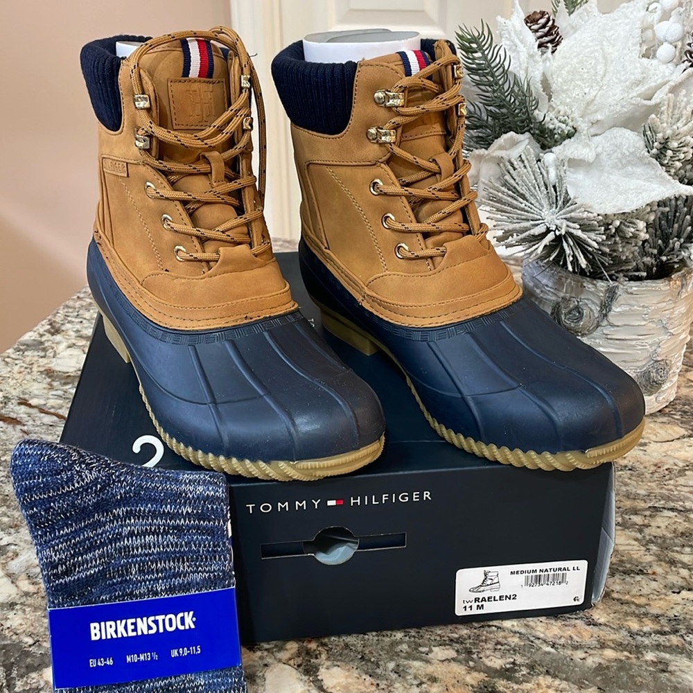 NWT Tommy Hilfiger Women’s Raelen2 Boots